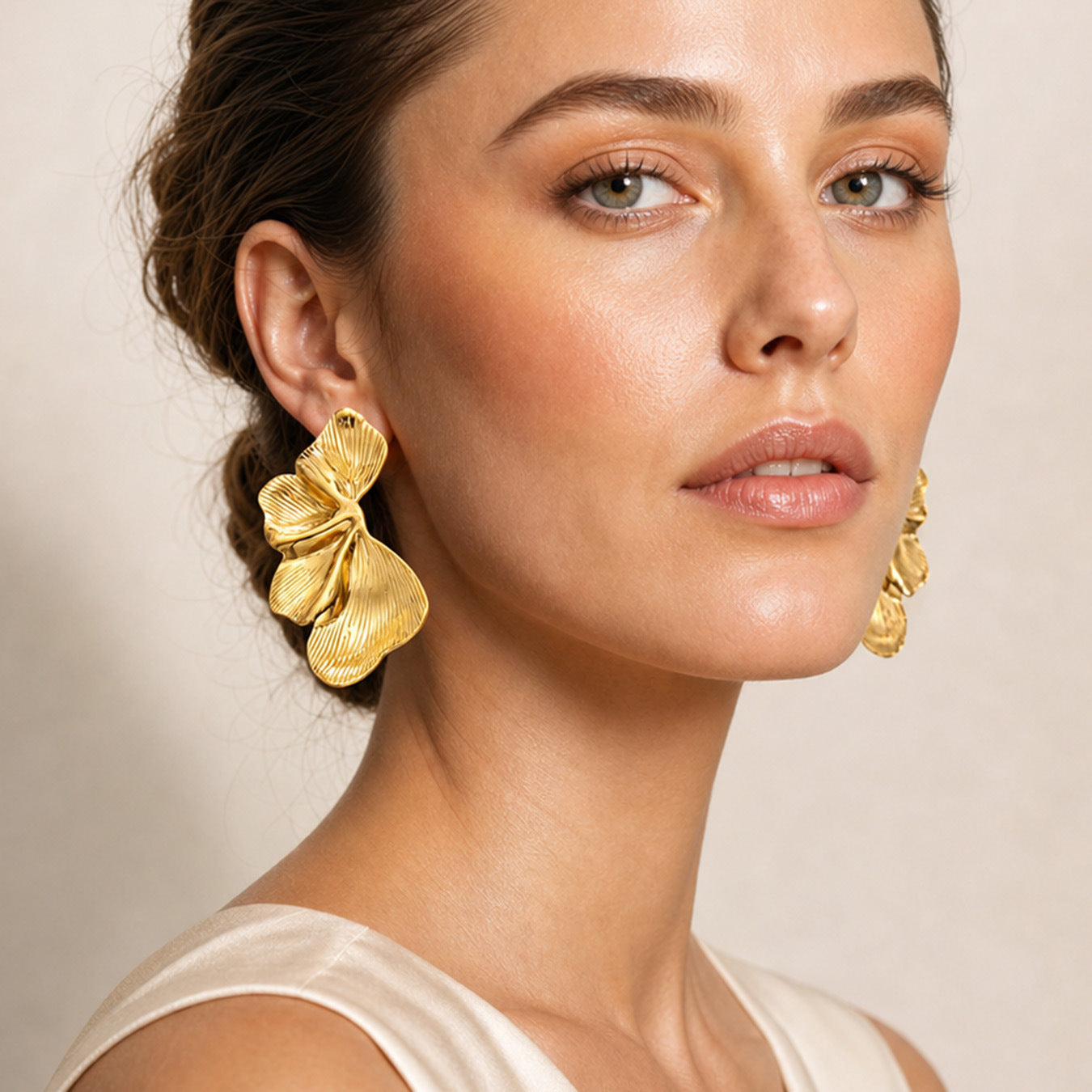 316L Stainless Steel 18K Gold PVD Half Petal Earrings - Half Petal Elegant Minimalist Wholesale Stainless Steel Jewelry - Sensitive Skin Friendly - Detail 2