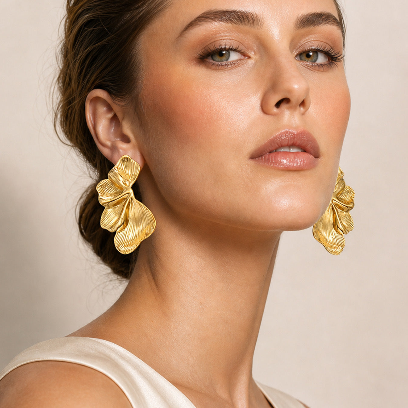 316L Stainless Steel 18K Gold PVD Half Petal Earrings - Half Petal Elegant Minimalist Wholesale Stainless Steel Jewelry - Sensitive Skin Friendly - Detail 4