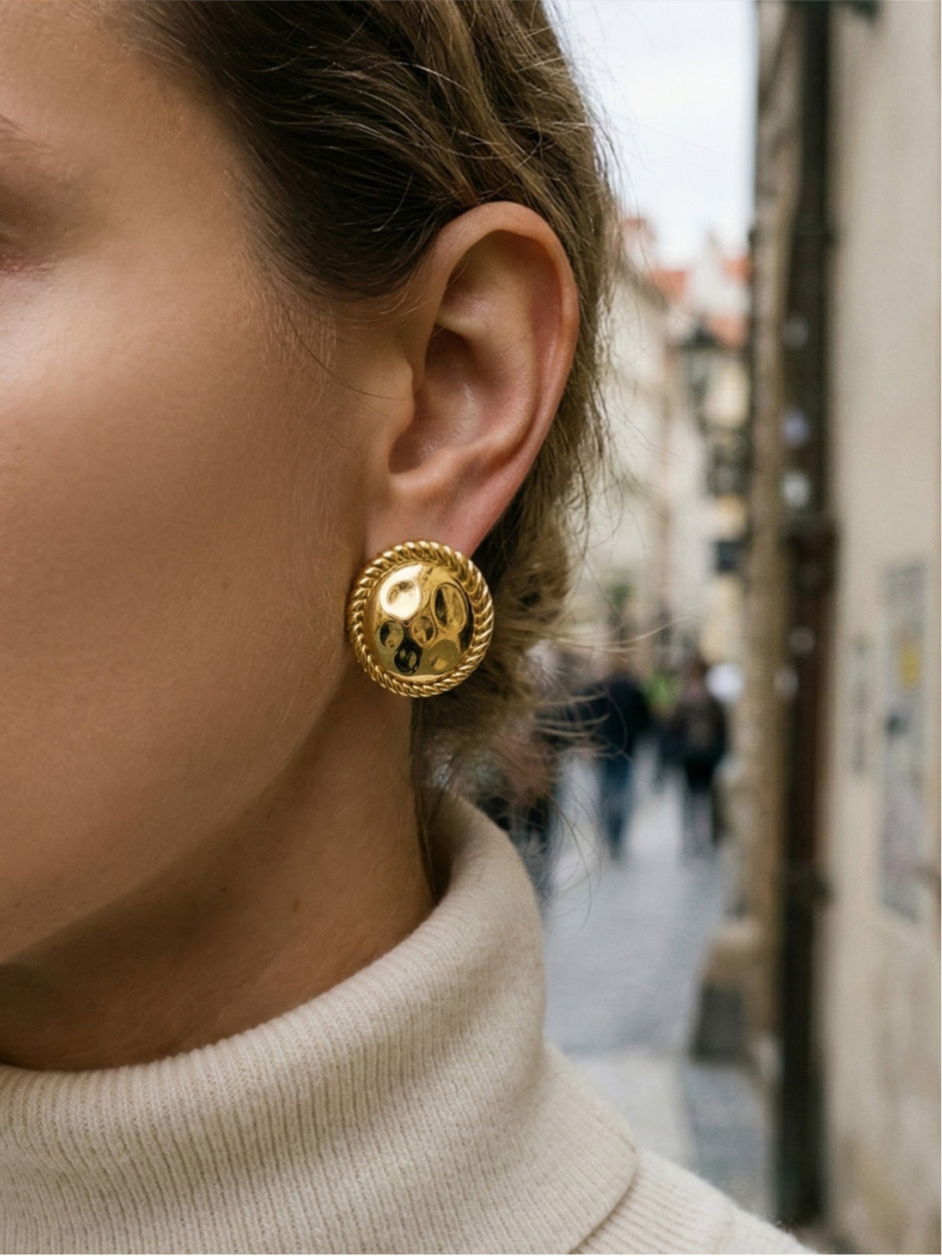 316L Stainless Steel 18K Gold PVD Hammered Round Textured Earrings - Hammered Round, Textured, Minimalist, Chic Wholesale Stainless Steel Jewelry - Sensitive Skin Friendly - Detail 10