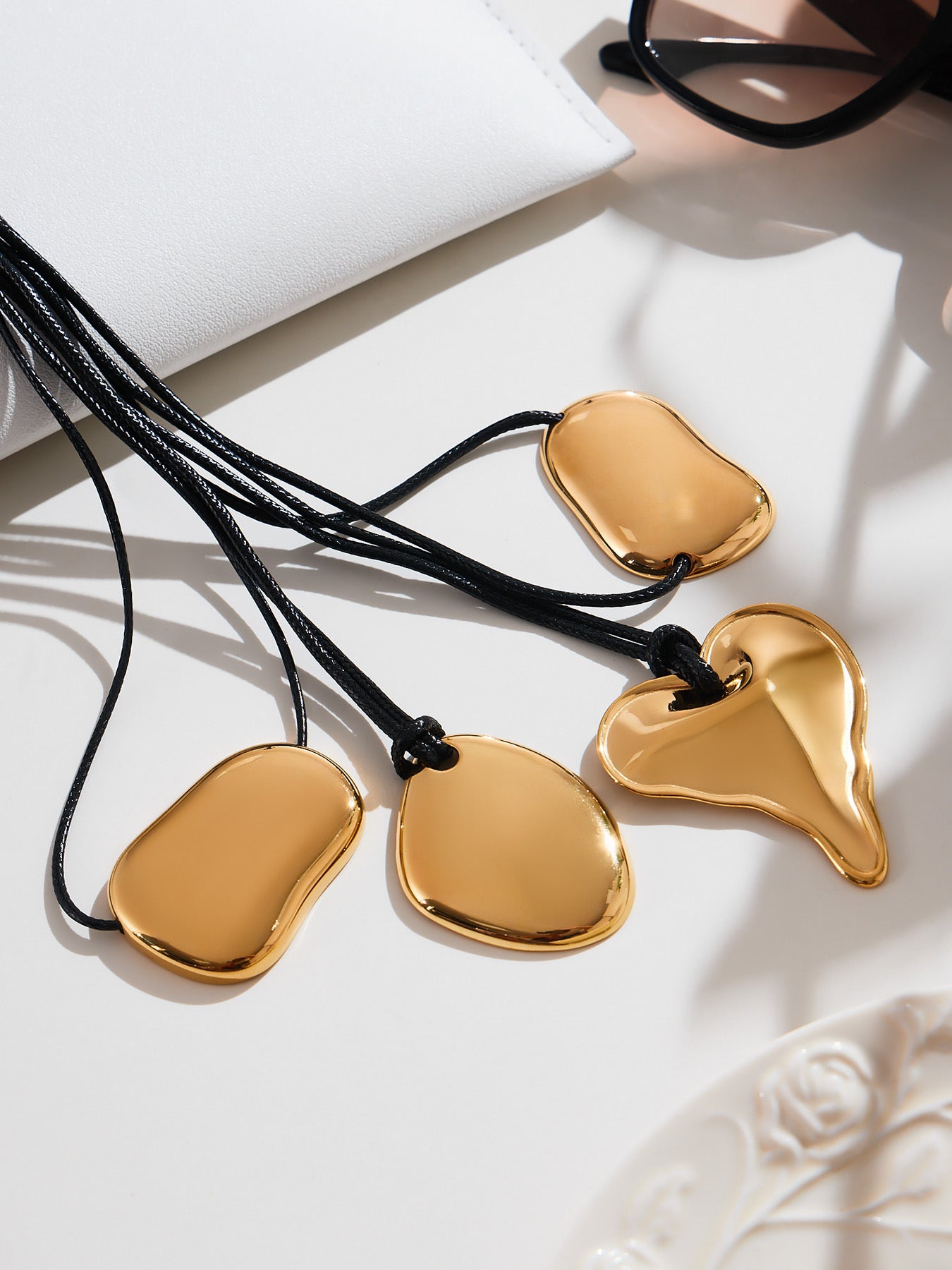 316L Stainless Steel 18K Gold PVD Heart Geometric Pendant Long Necklace - Heart Geometric Pendant Long Necklace Wholesale Stainless Steel Jewelry - Sensitive Skin Friendly - Detail 3