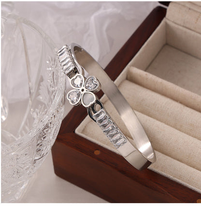 316L Stainless Steel 18K Gold PVD Heart Inlay Zircon Mother of Pearl Statement Bangle - French Elegant Heart Inlay Zircon Mother of Pearl Statement Bangle Wholesale Stainless Steel Jewelry - Sensitive Skin Friendly - Detail 2