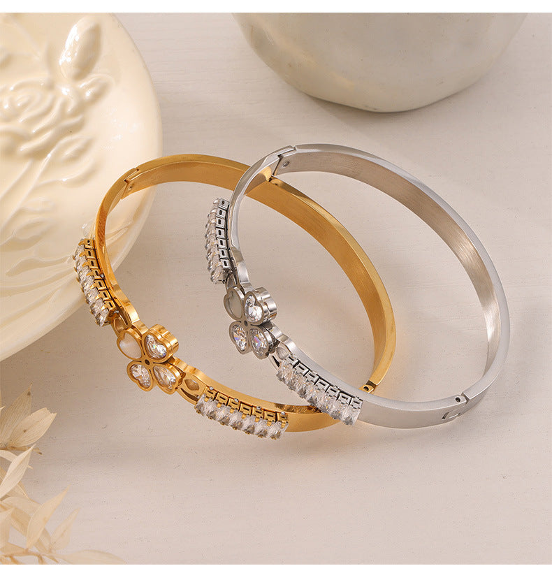 316L Stainless Steel 18K Gold PVD Heart Inlay Zircon Mother of Pearl Statement Bangle - French Elegant Heart Inlay Zircon Mother of Pearl Statement Bangle Wholesale Stainless Steel Jewelry - Sensitive Skin Friendly - Detail 3