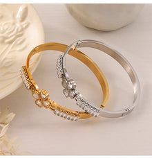 316L Stainless Steel 18K Gold PVD Heart Inlay Zircon Mother of Pearl Statement Bangle - French Elegant Heart Inlay Zircon Mother of Pearl Statement Bangle Wholesale Stainless Steel Jewelry - Sensitive Skin Friendly - Detail 3