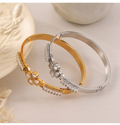 316L Stainless Steel 18K Gold PVD Heart Inlay Zircon Mother of Pearl Statement Bangle - French Elegant Heart Inlay Zircon Mother of Pearl Statement Bangle Wholesale Stainless Steel Jewelry - Sensitive Skin Friendly - Detail 3