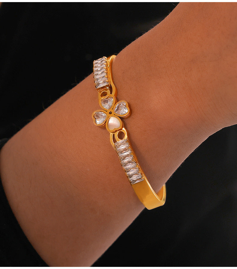 316L Stainless Steel 18K Gold PVD Heart Inlay Zircon Mother of Pearl Statement Bangle - French Elegant Heart Inlay Zircon Mother of Pearl Statement Bangle Wholesale Stainless Steel Jewelry - Sensitive Skin Friendly - Detail 5