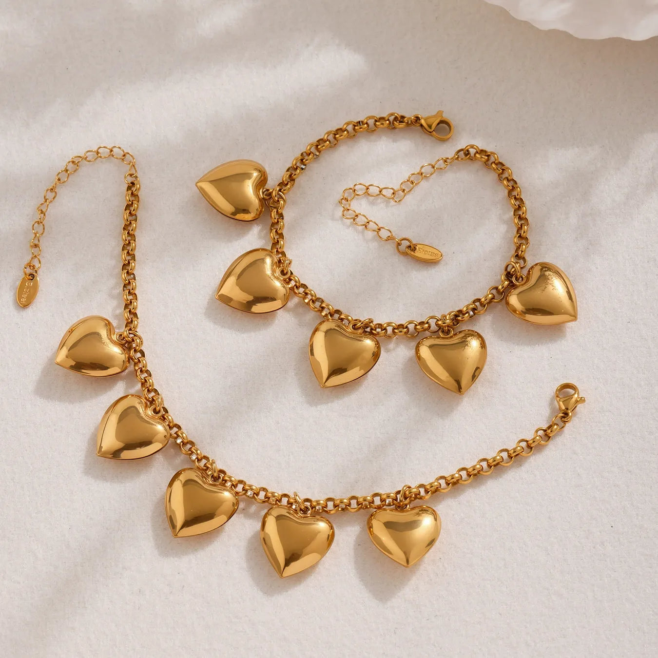 316L Stainless Steel 18K Gold PVD Heart Link Charm Bracelet - Image 2