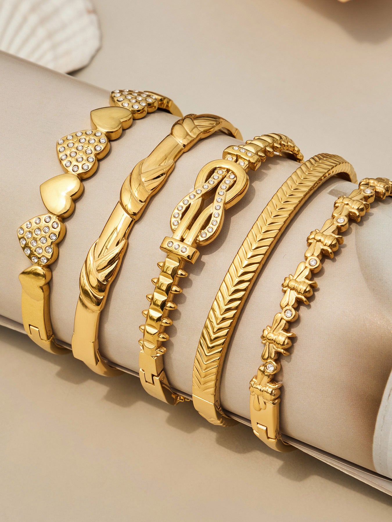 316L Stainless Steel 18K Gold PVD Heart Lock Bangle - Heart Lock Minimalist Gold Bangle Wholesale Stainless Steel Jewelry - Sensitive Skin Friendly - Detail 13
