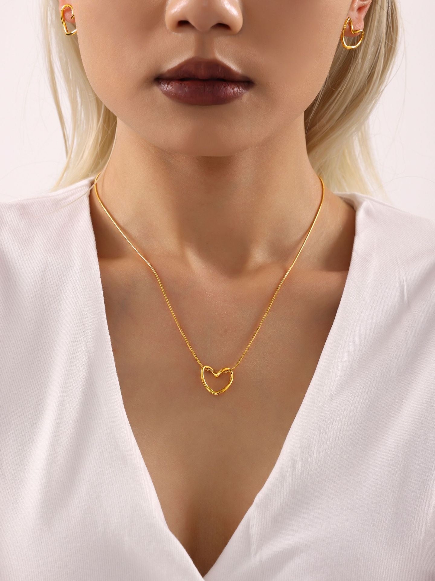 316L Stainless Steel 18K Gold PVD Heart Necklace - Heart Necklace Gold Wholesale Stainless Steel Jewelry - Sensitive Skin Friendly - Detail 1