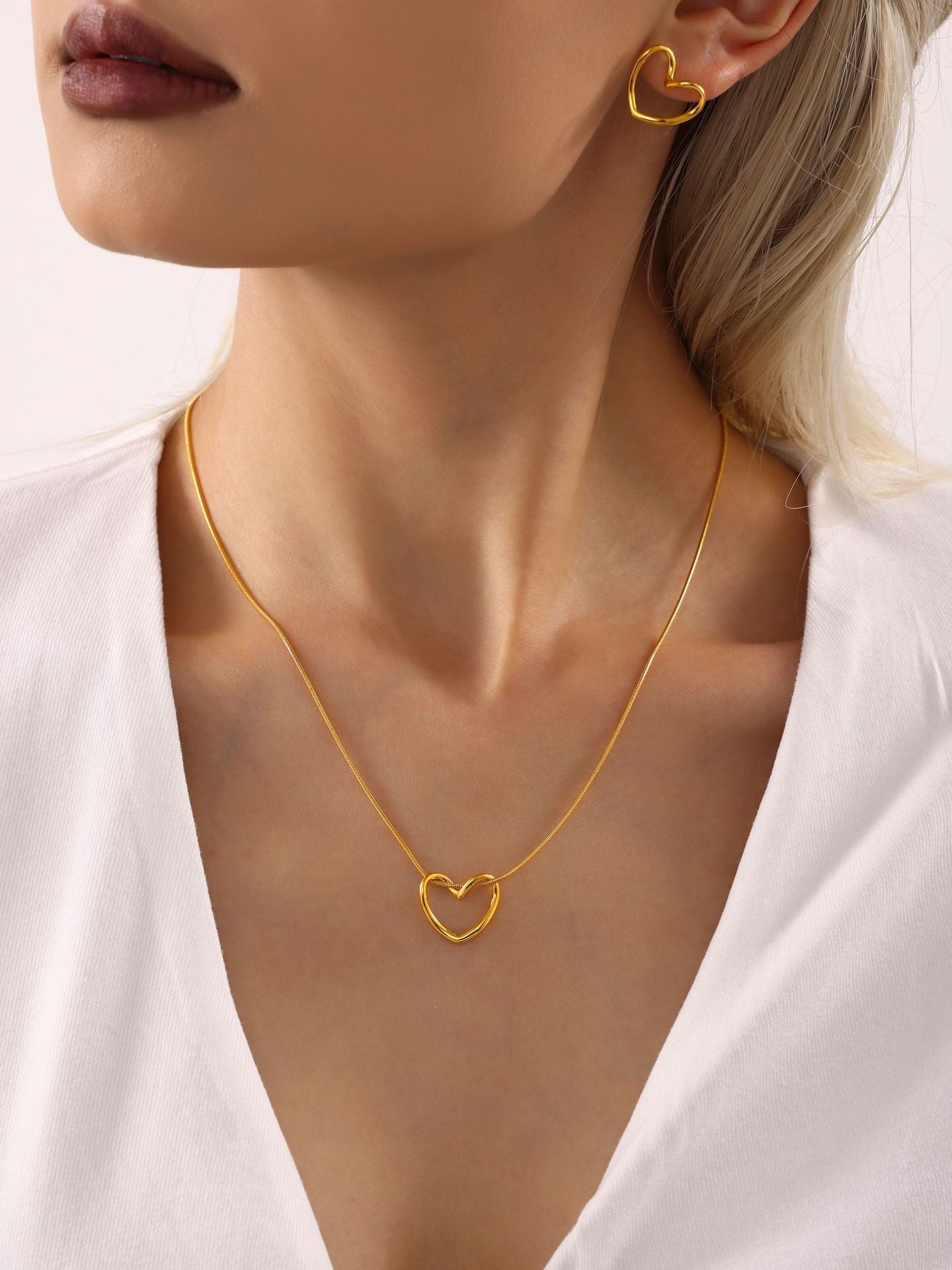 316L Stainless Steel 18K Gold PVD Heart Necklace - Heart Necklace Gold Wholesale Stainless Steel Jewelry - Sensitive Skin Friendly - Detail 2