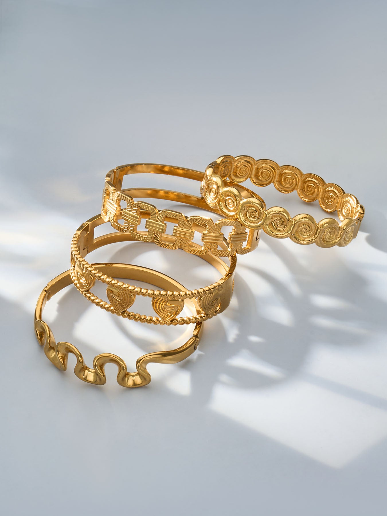 316L Stainless Steel 18K Gold PVD Hollow Heart Bangle Bracelet - Hollow Heart Bangle Minimalist Luxury Bracelet Wholesale Stainless Steel Jewelry - Sensitive Skin Friendly - Detail 9