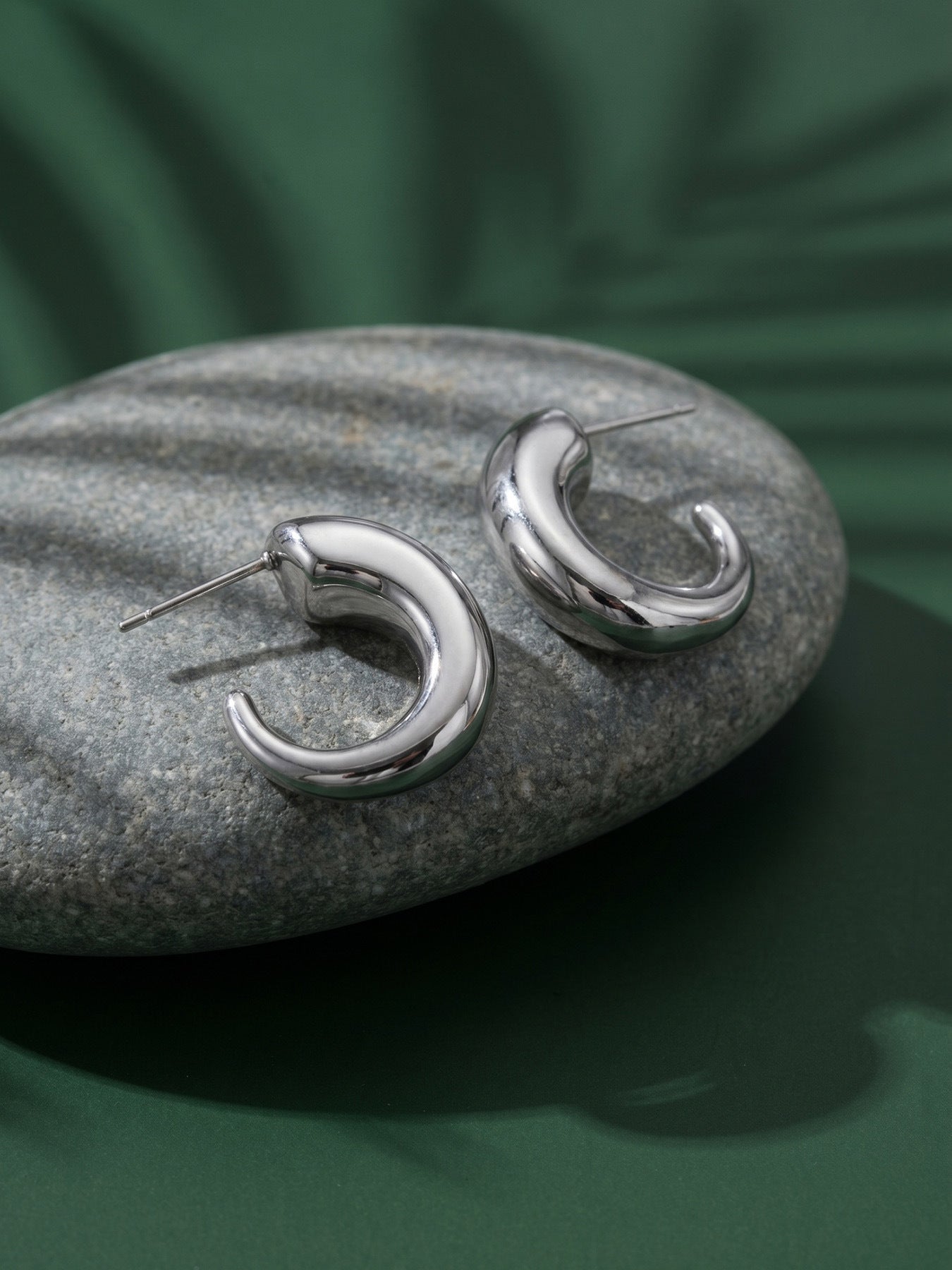 316L Stainless Steel 18K Gold PVD Hollow Small U-Shaped Earrings - Hollow U-Shaped Geometric Minimalist Wholesale Stainless Steel Jewelry - Sensitive Skin Friendly - Detail 8