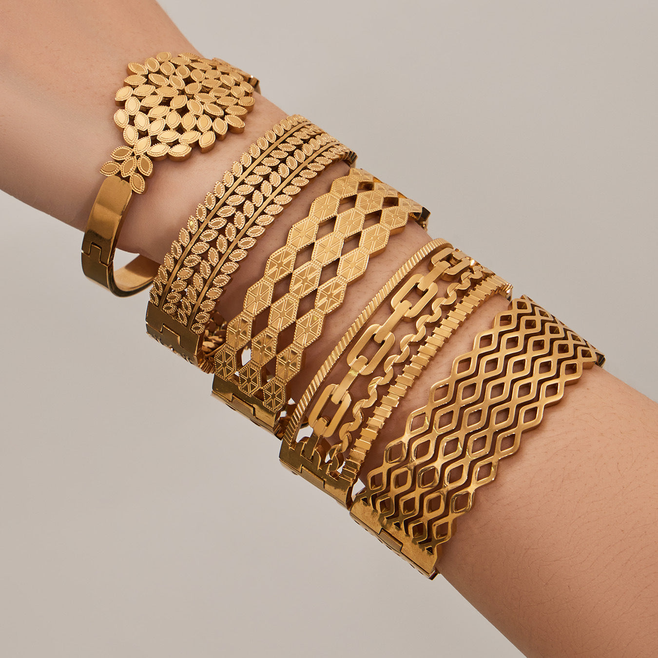 316L Stainless Steel 18K Gold PVD Hollow Texture Wide Bangle - Vintage Hollow Texture Wide Bangle Wholesale Stainless Steel Jewelry - Sensitive Skin Friendly - Detail 12