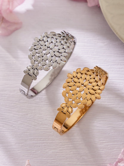 316L Stainless Steel 18K Gold PVD Hollow Texture Wide Bangle - Vintage Hollow Texture Wide Bangle Wholesale Stainless Steel Jewelry - Sensitive Skin Friendly - Detail 3