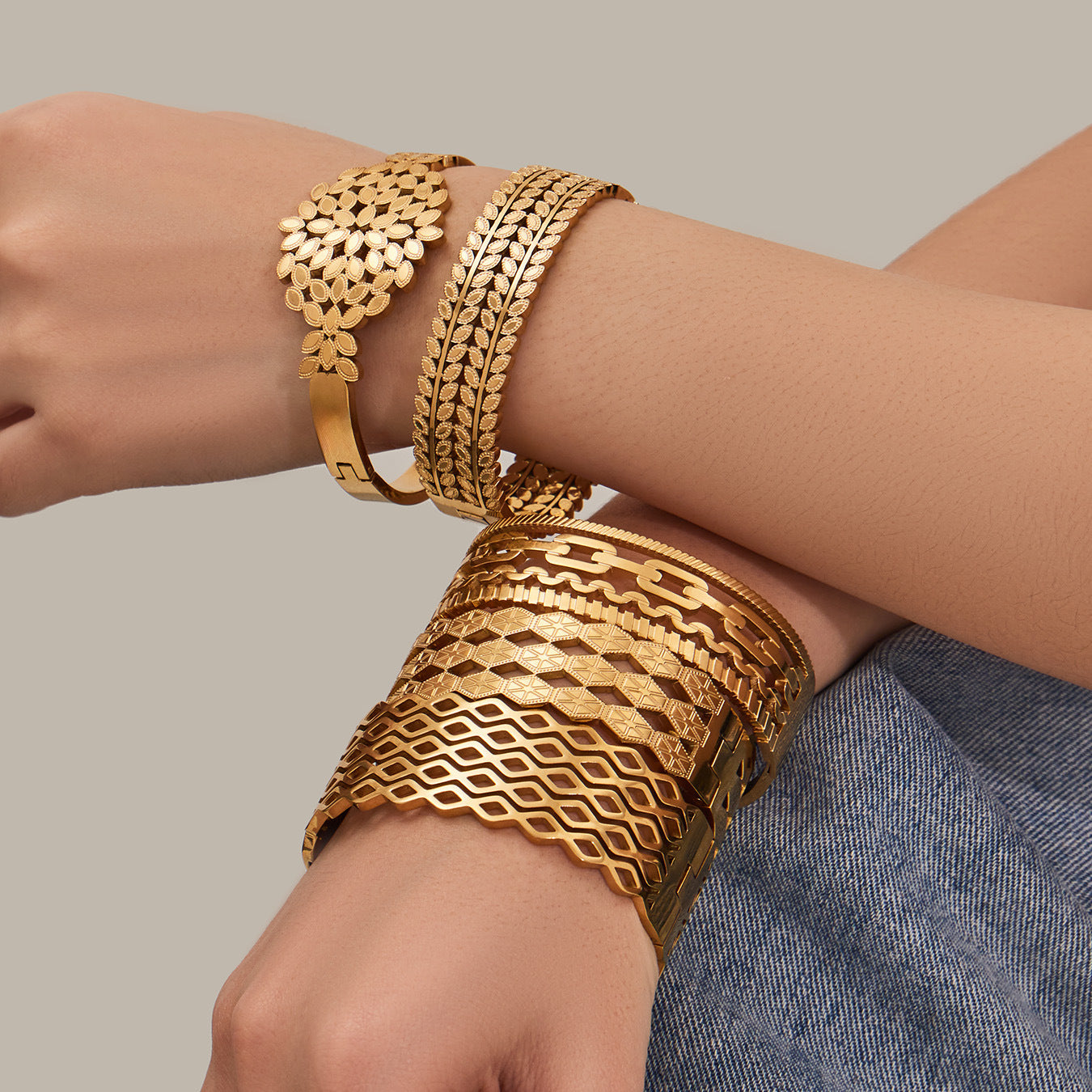 316L Stainless Steel 18K Gold PVD Hollow Texture Wide Bangle - Vintage Hollow Texture Wide Bangle Wholesale Stainless Steel Jewelry - Sensitive Skin Friendly - Detail 6