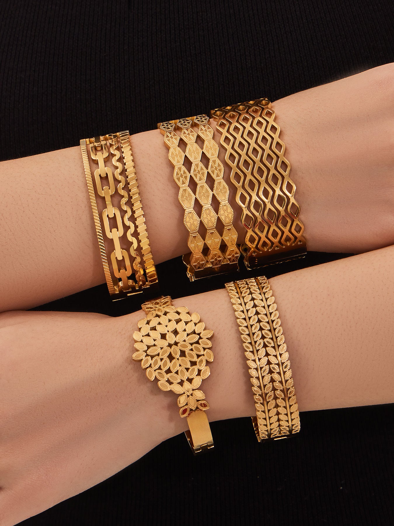 316L Stainless Steel 18K Gold PVD Hollow Texture Wide Bangle - Vintage Hollow Texture Wide Bangle Wholesale Stainless Steel Jewelry - Sensitive Skin Friendly - Detail 7