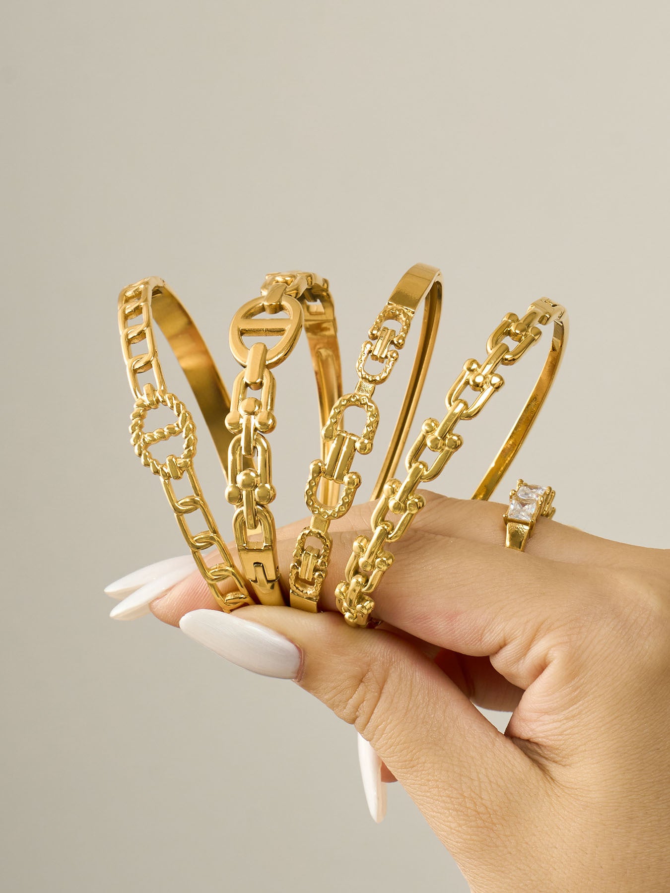 316L Stainless Steel 18K Gold PVD Horseshoe Buckle Chain Bangle - Trendy, Horseshoe Buckle, Chain Bangle, Gold, Steel, Modern, Geometric Wholesale Stainless Steel Jewelry - Sensitive Skin Friendly - Detail 12