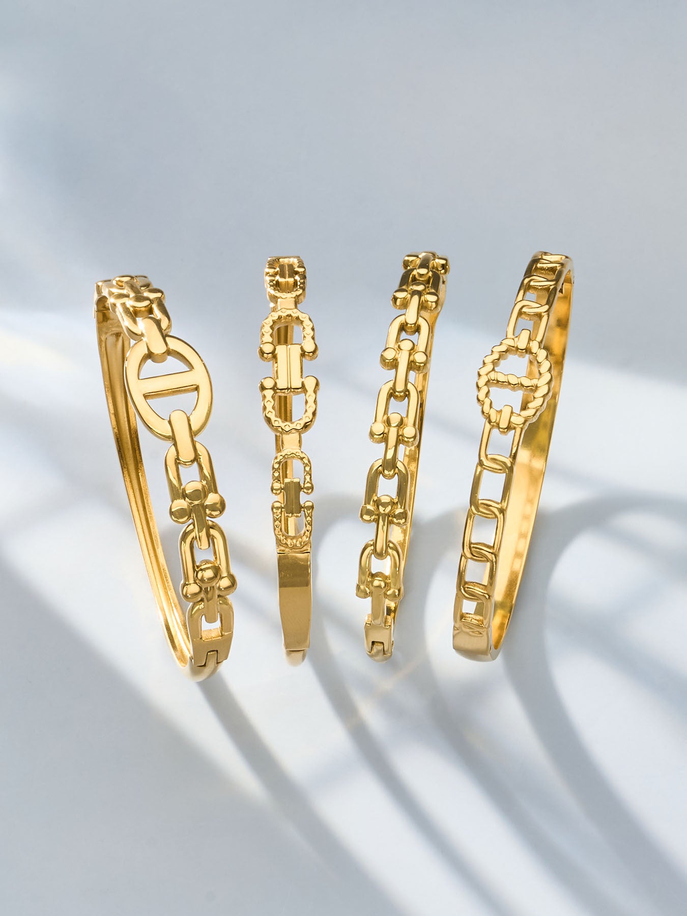 316L Stainless Steel 18K Gold PVD Horseshoe Buckle Chain Bangle - Trendy, Horseshoe Buckle, Chain Bangle, Gold, Steel, Modern, Geometric Wholesale Stainless Steel Jewelry - Sensitive Skin Friendly - Detail 4