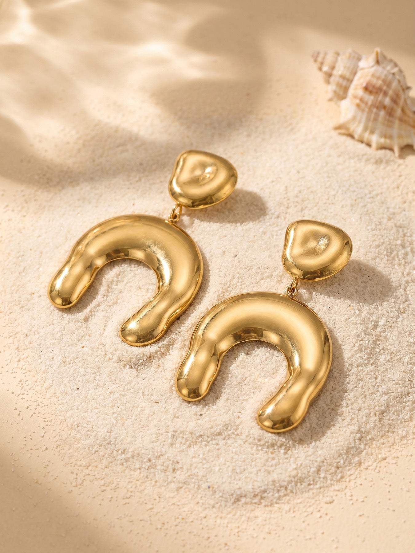 316L Stainless Steel 18K Gold PVD Horseshoe Earrings - Horseshoe Design U-Shape Modern Minimalist Wholesale Stainless Steel Jewelry - Sensitive Skin Friendly - Detail 2