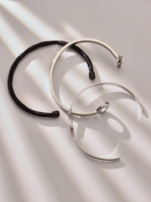 316L Stainless Steel 18K Gold PVD Interlocking Heart Hollow Geometric Bangle - Interlocking Heart, Hollow Design, Geometric, Minimalist, Modern Bangle Wholesale Stainless Steel Jewelry - Sensitive Skin Friendly - Detail 3