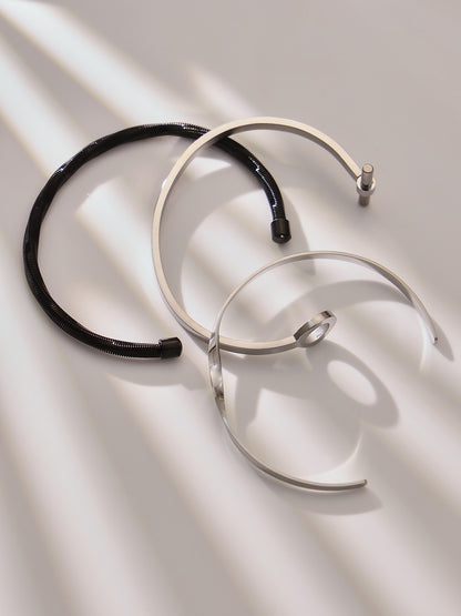 316L Stainless Steel 18K Gold PVD Interlocking Heart Hollow Geometric Bangle - Interlocking Heart, Hollow Design, Geometric, Minimalist, Modern Bangle Wholesale Stainless Steel Jewelry - Sensitive Skin Friendly - Detail 3