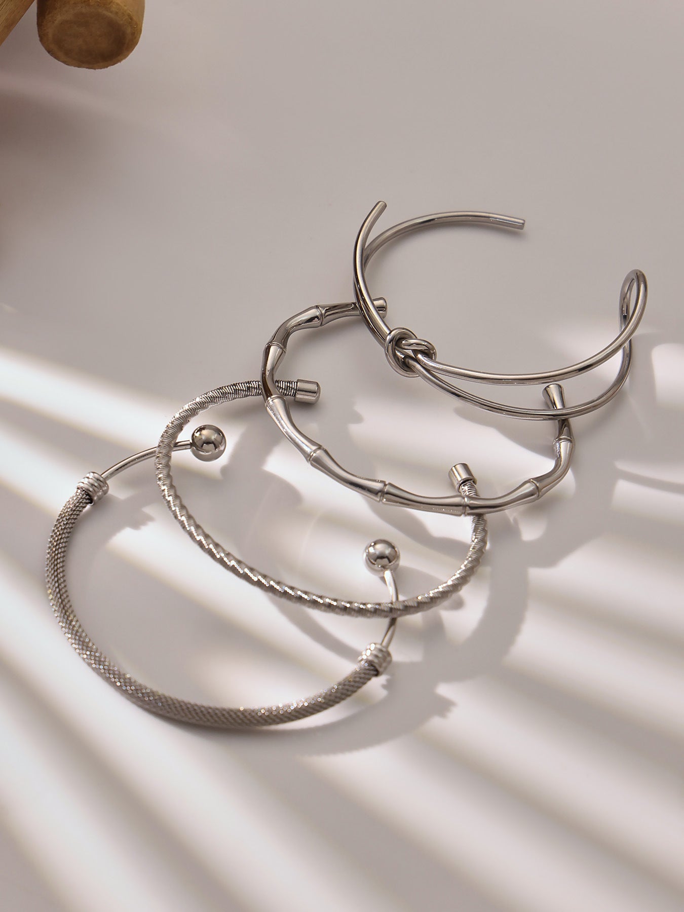 316L Stainless Steel 18K Gold PVD Interlocking Heart Hollow Geometric Bangle - Interlocking Heart, Hollow Design, Geometric, Minimalist, Modern Bangle Wholesale Stainless Steel Jewelry - Sensitive Skin Friendly - Detail 4