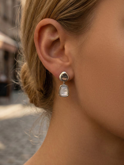 316L Stainless Steel 18K Gold PVD Light Luxury White Mother-of-Pearl Drop Earrings - Light Luxury White Mother-of-Pearl Drop Earrings 18K Gold PVD Niche Design Wholesale Stainless Steel Jewelry - Sensitive Skin Friendly - Detail 4