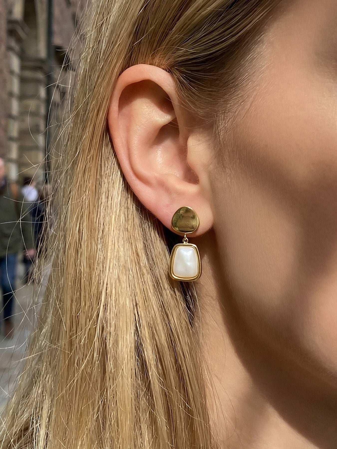 316L Stainless Steel 18K Gold PVD Light Luxury White Mother-of-Pearl Drop Earrings - Light Luxury White Mother-of-Pearl Drop Earrings 18K Gold PVD Niche Design Wholesale Stainless Steel Jewelry - Sensitive Skin Friendly - Detail 7