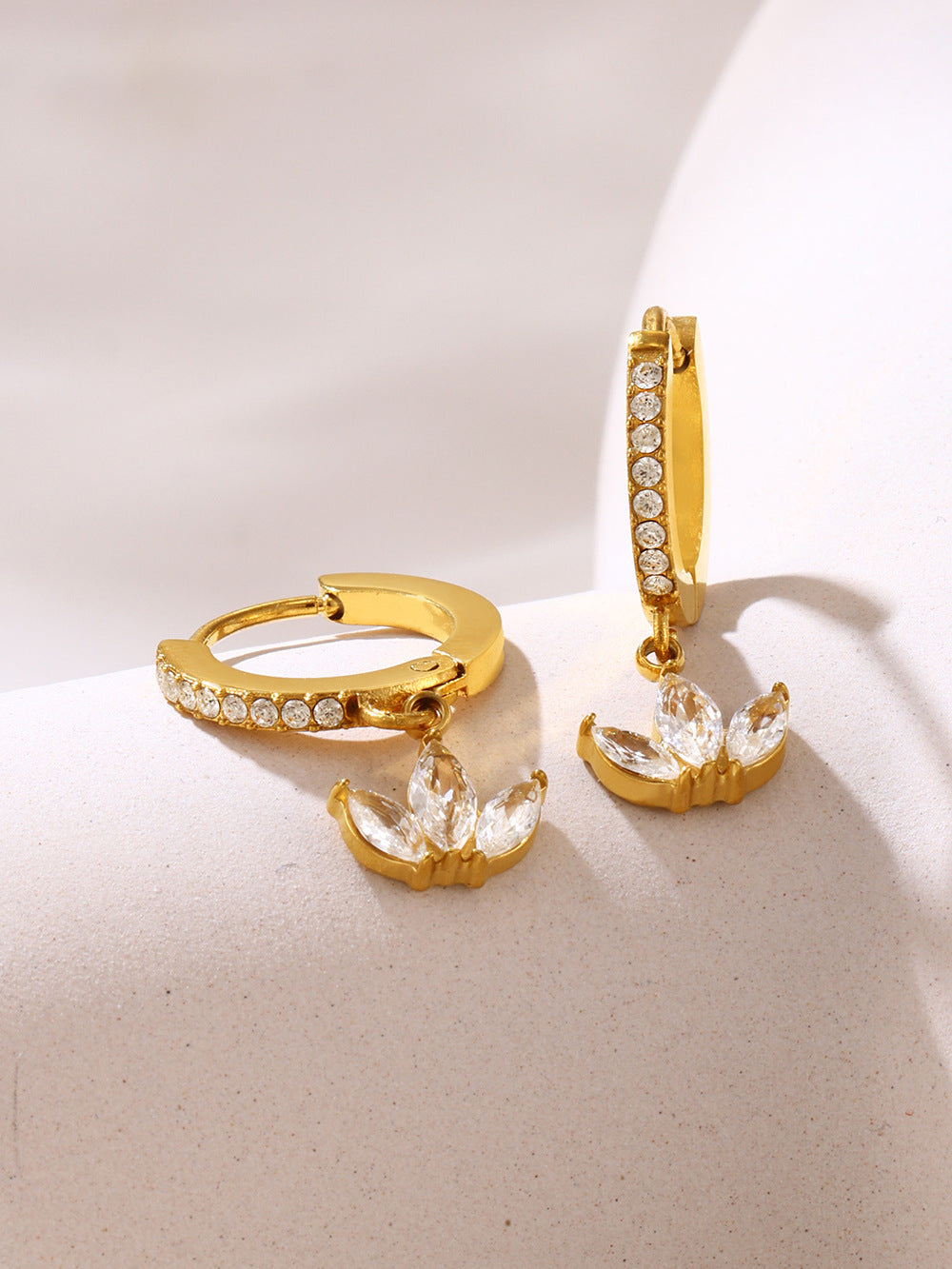 316L Stainless Steel 18K Gold PVD Micro Paved Clover Zircon Earrings - Micro Paved Clover Zircon Gold Earrings Wholesale Stainless Steel Jewelry - Sensitive Skin Friendly - Detail 3