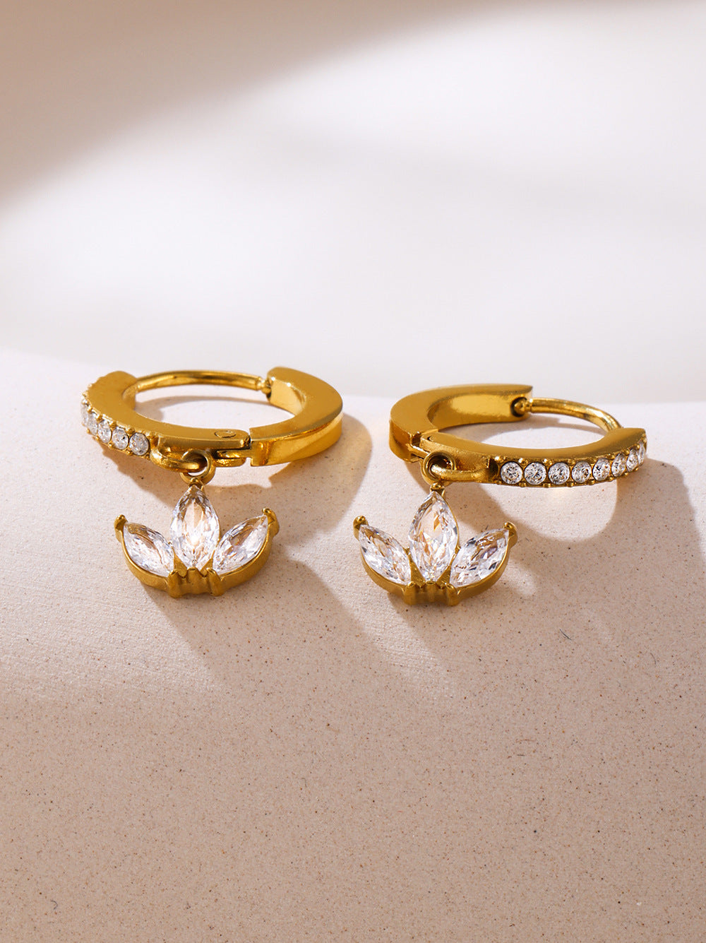 316L Stainless Steel 18K Gold PVD Micro Paved Clover Zircon Earrings - Micro Paved Clover Zircon Gold Earrings Wholesale Stainless Steel Jewelry - Sensitive Skin Friendly - Detail 4