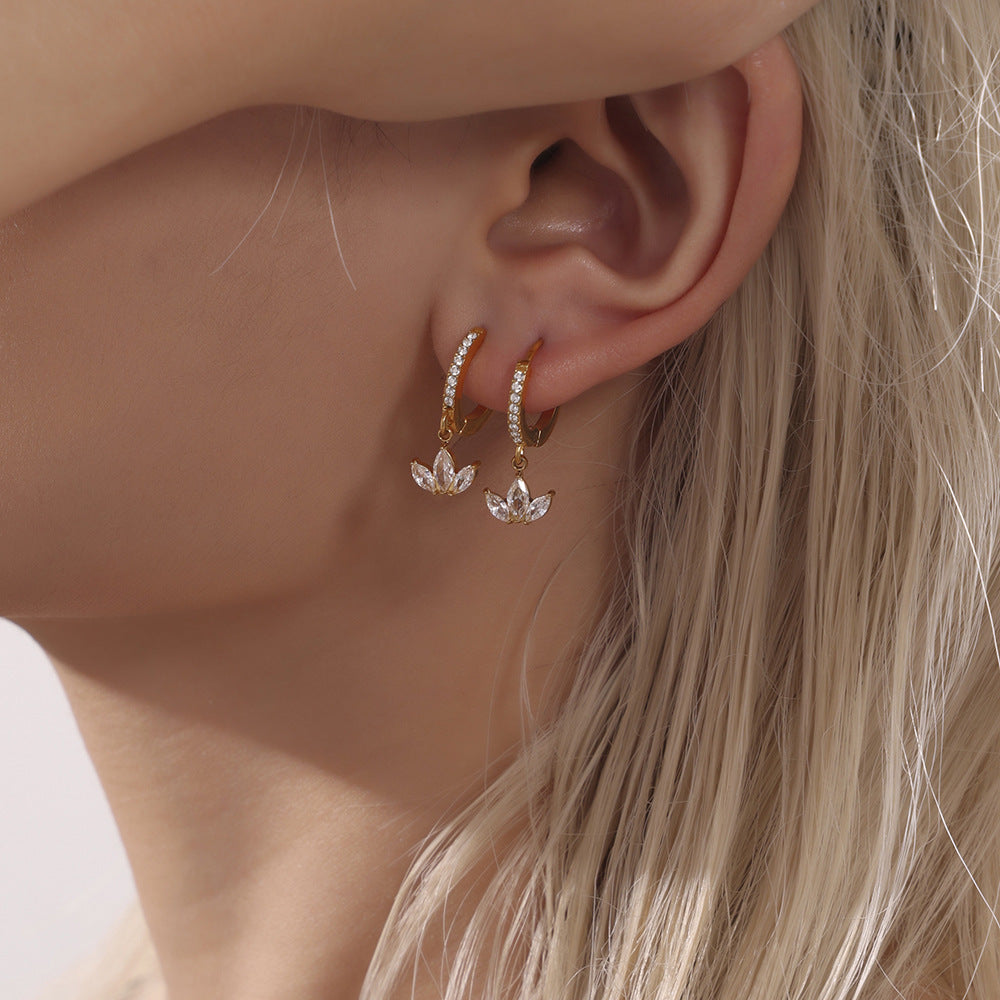 316L Stainless Steel 18K Gold PVD Micro Paved Clover Zircon Earrings - Micro Paved Clover Zircon Gold Earrings Wholesale Stainless Steel Jewelry - Sensitive Skin Friendly - Detail 7
