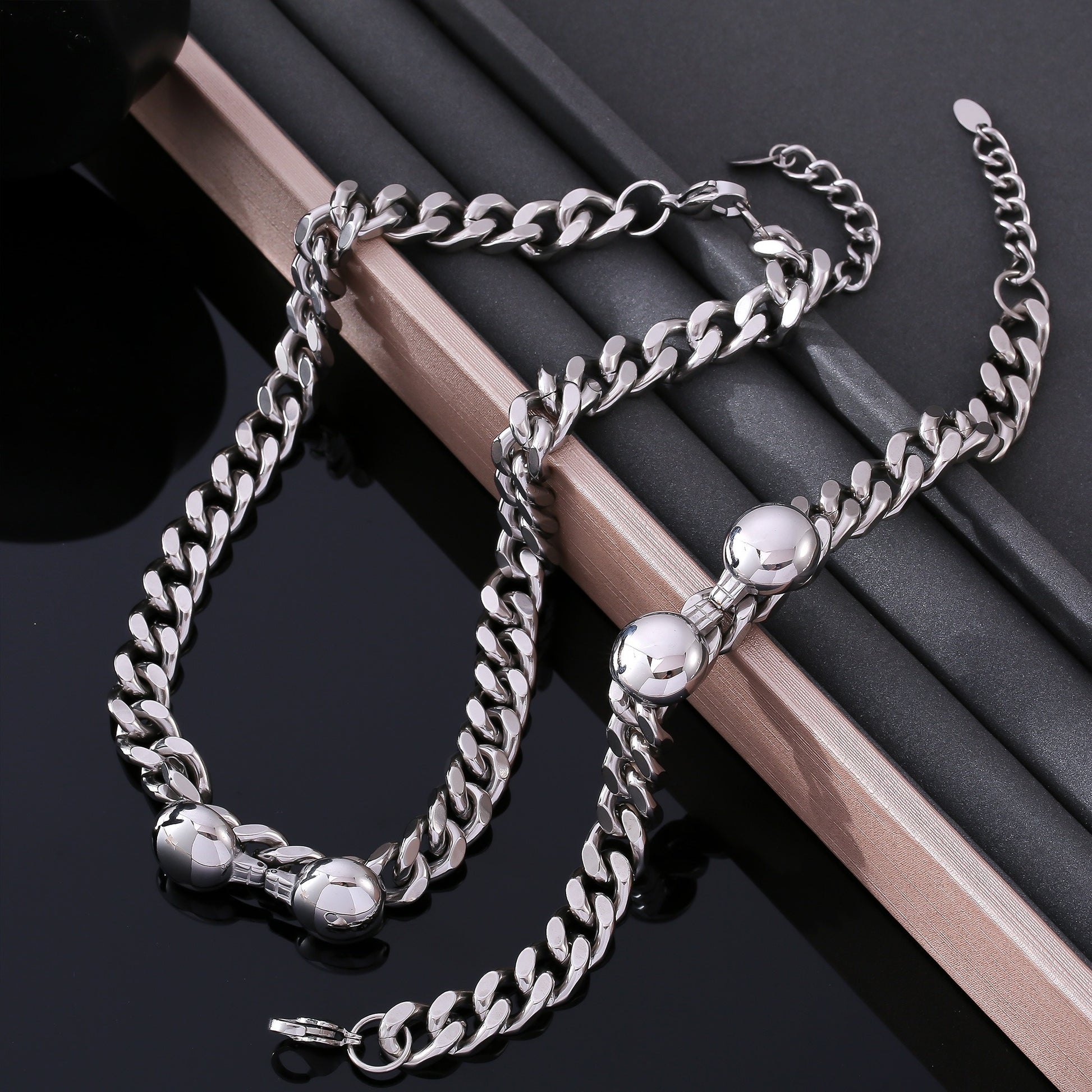 316L Stainless Steel 18K Gold PVD Minimalist Bracelet - Minimalist Wholesale Stainless Steel Jewelry - Sensitive Skin Friendly - Detail 9