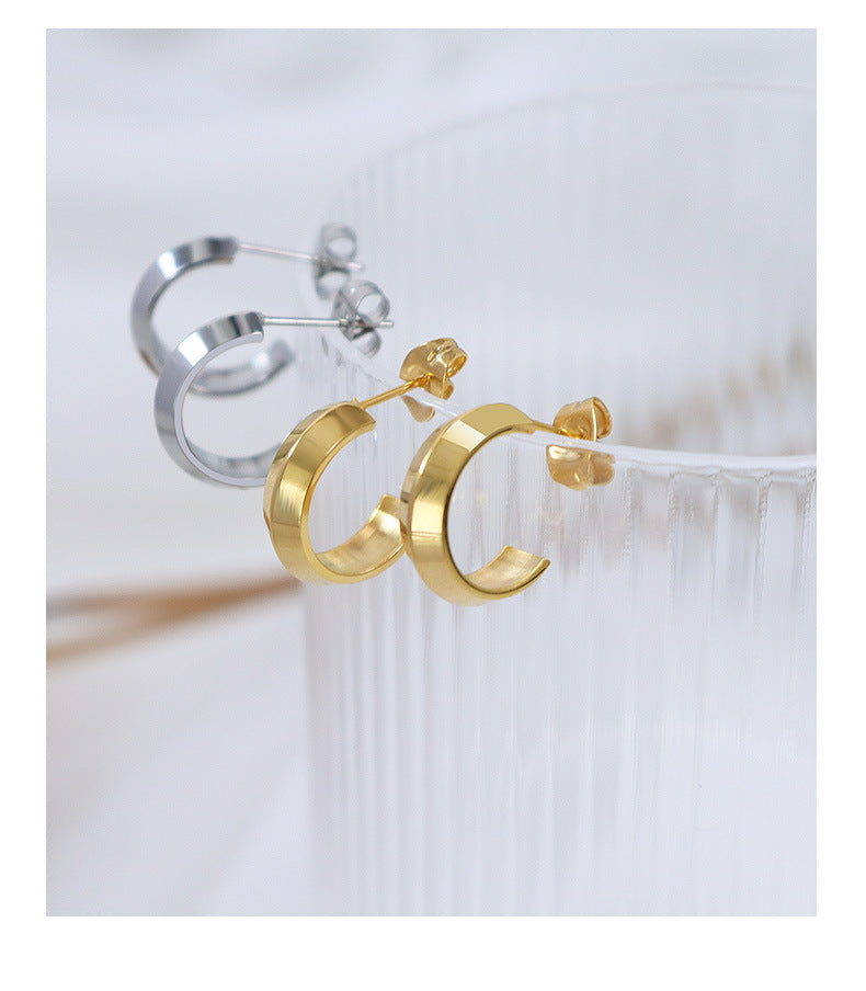 316L Stainless Steel 18K Gold PVD Minimalist C-Shaped Earrings - Minimalist C-Shaped Petite Earrings Wholesale Stainless Steel Jewelry - Sensitive Skin Friendly - Detail 6