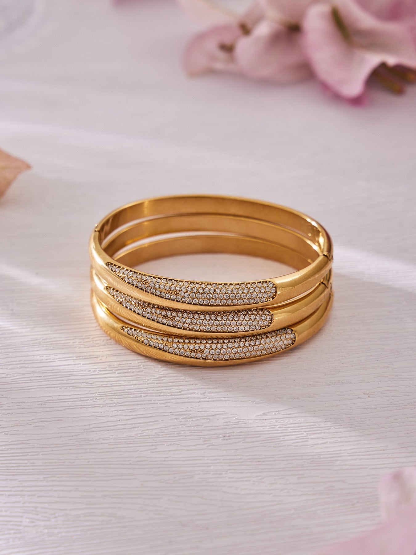 316L Stainless Steel 18K Gold PVD Minimalist Geometric Zircon Bangle - Minimalist Geometric Zircon Bangle Wholesale Stainless Steel Jewelry - Sensitive Skin Friendly - Detail 1