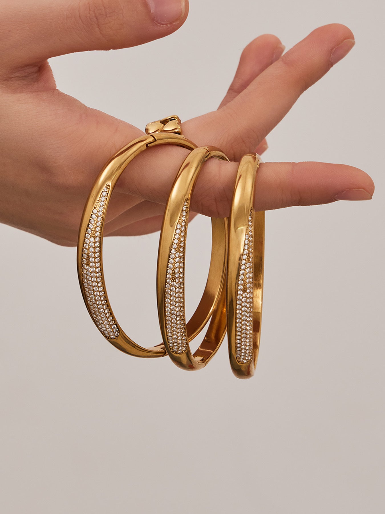 316L Stainless Steel 18K Gold PVD Minimalist Geometric Zircon Bangle - Minimalist Geometric Zircon Bangle Wholesale Stainless Steel Jewelry - Sensitive Skin Friendly - Detail 11
