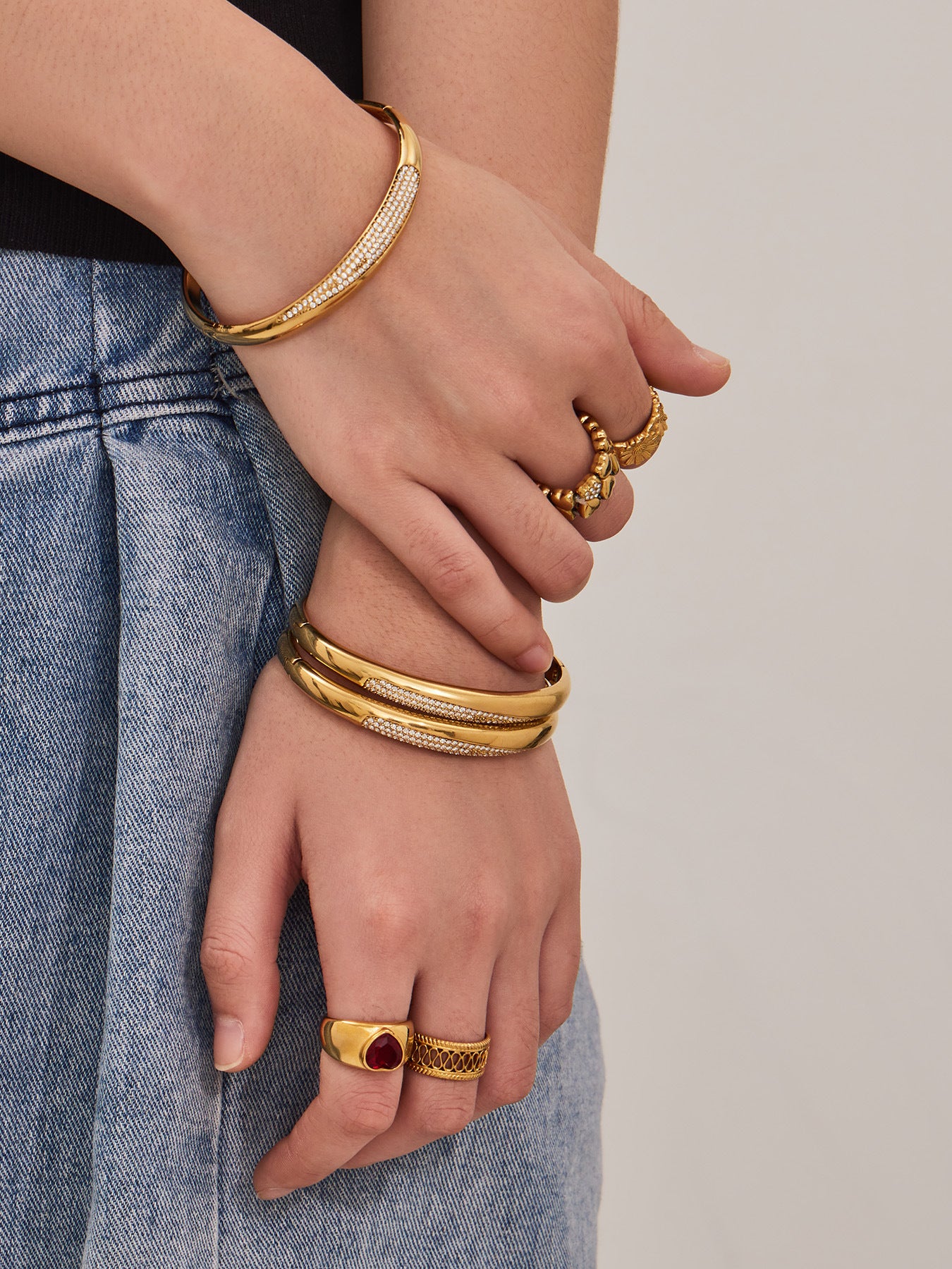 316L Stainless Steel 18K Gold PVD Minimalist Geometric Zircon Bangle - Minimalist Geometric Zircon Bangle Wholesale Stainless Steel Jewelry - Sensitive Skin Friendly - Detail 2
