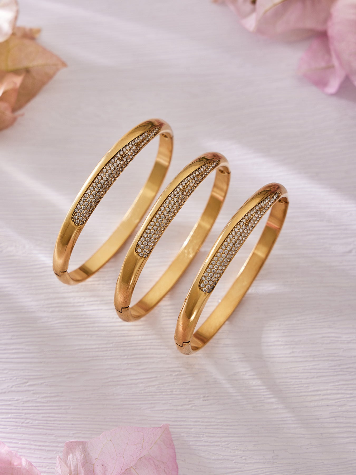 316L Stainless Steel 18K Gold PVD Minimalist Geometric Zircon Bangle - Minimalist Geometric Zircon Bangle Wholesale Stainless Steel Jewelry - Sensitive Skin Friendly - Detail 6