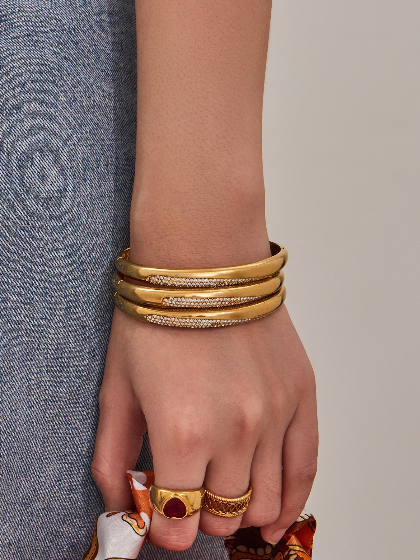 316L Stainless Steel 18K Gold PVD Minimalist Geometric Zircon Bangle - Minimalist Geometric Zircon Bangle Wholesale Stainless Steel Jewelry - Sensitive Skin Friendly - Detail 7