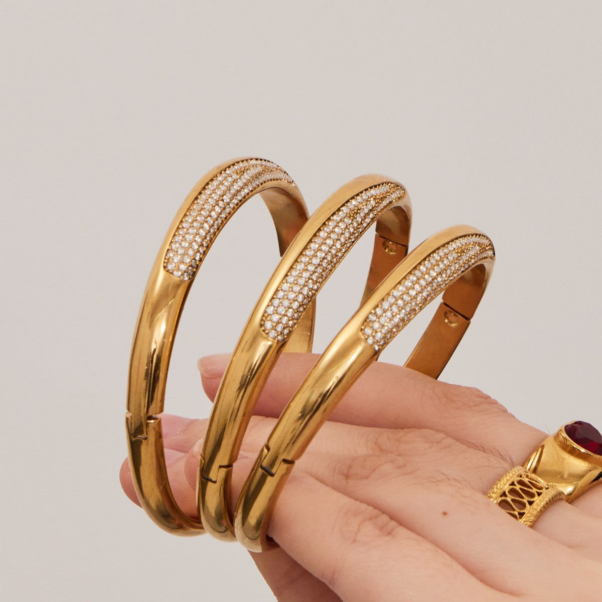 316L Stainless Steel 18K Gold PVD Minimalist Geometric Zircon Bangle - Minimalist Geometric Zircon Bangle Wholesale Stainless Steel Jewelry - Sensitive Skin Friendly - Detail 9