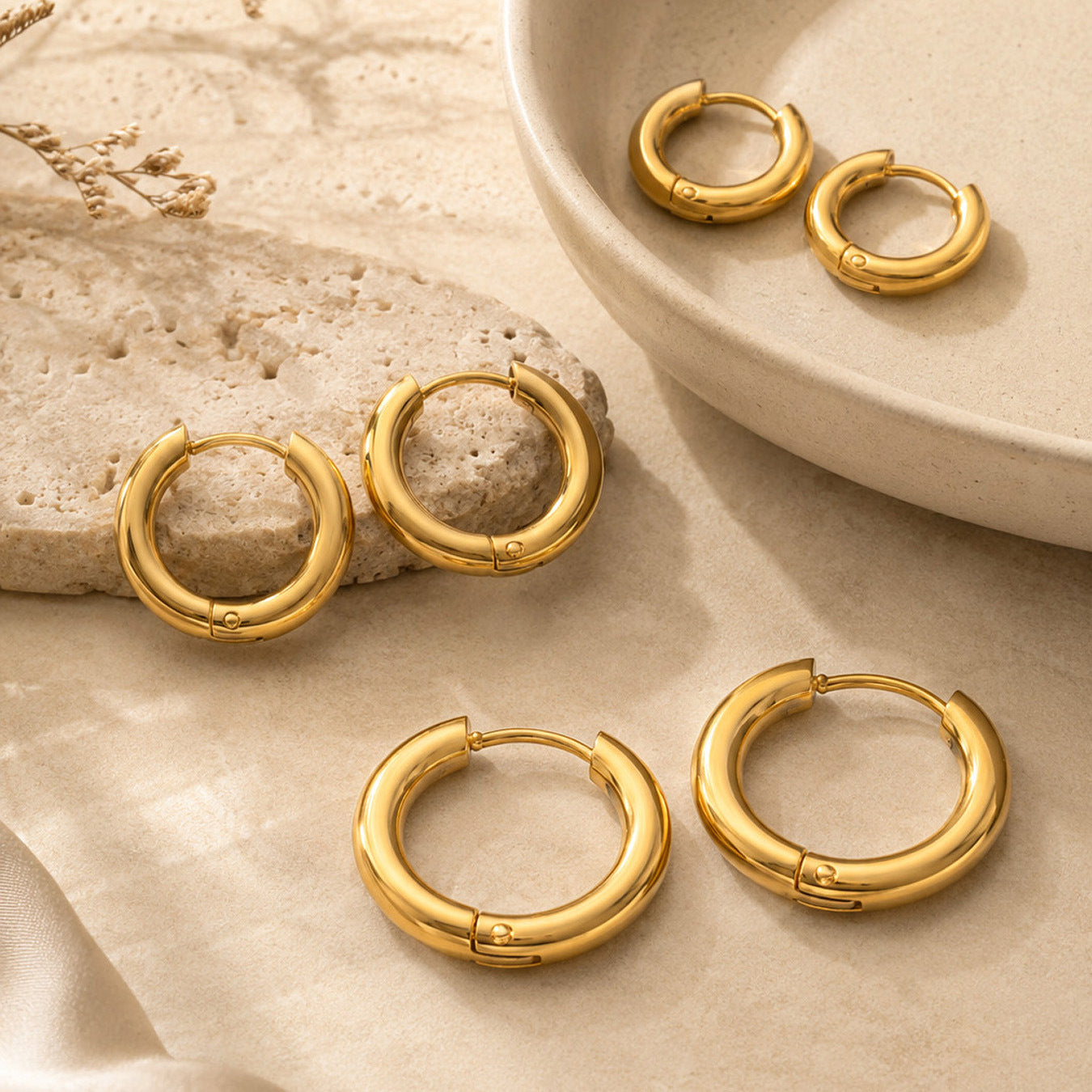 316L Stainless Steel 18K Gold PVD Minimalist Hoop Earrings - Minimalist Hoop Stylish Earrings Wholesale Stainless Steel Jewelry - Sensitive Skin Friendly - Detail 16