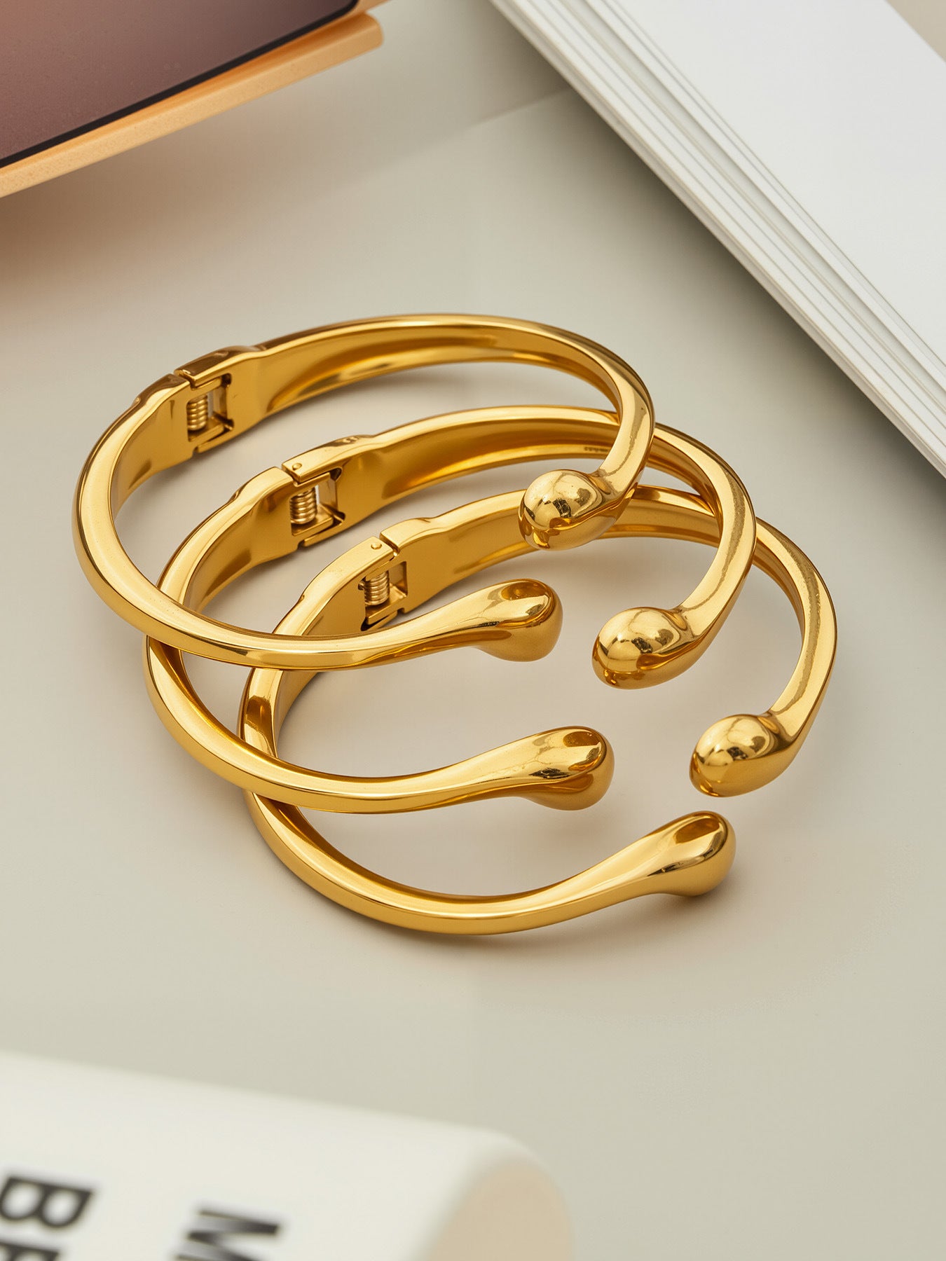 316L Stainless Steel 18K Gold PVD Minimalist Smooth Waterdrop Open Bangle - Minimalist Waterdrop Smooth Open Bangle Wholesale Stainless Steel Jewelry - Sensitive Skin Friendly - Detail 4