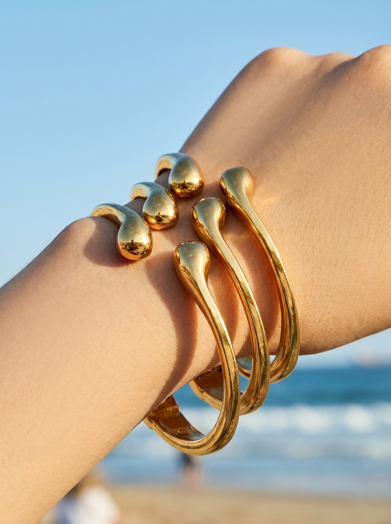 316L Stainless Steel 18K Gold PVD Minimalist Smooth Waterdrop Open Bangle - Minimalist Waterdrop Smooth Open Bangle Wholesale Stainless Steel Jewelry - Sensitive Skin Friendly - Detail 8