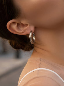316L Stainless Steel 18K Gold PVD Minimalist Twisted Round Earrings - Twisted Round Hoop, Minimalist, Elegant, Steel, Gold Wholesale Stainless Steel Jewelry - Sensitive Skin Friendly - Detail 15