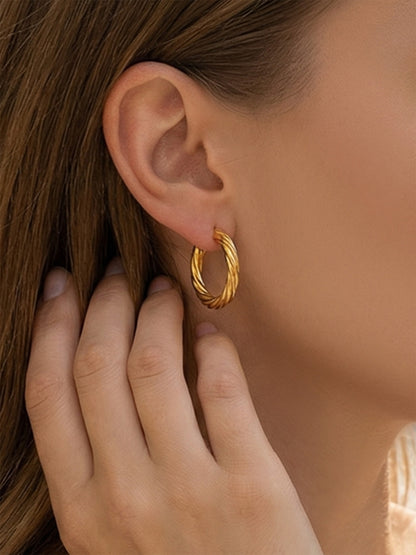 316L Stainless Steel 18K Gold PVD Minimalist Twisted Round Hoop Earrings - Minimalist, Twisted Hoop, Round, Elegant Wholesale Stainless Steel Jewelry - Sensitive Skin Friendly - Detail 4