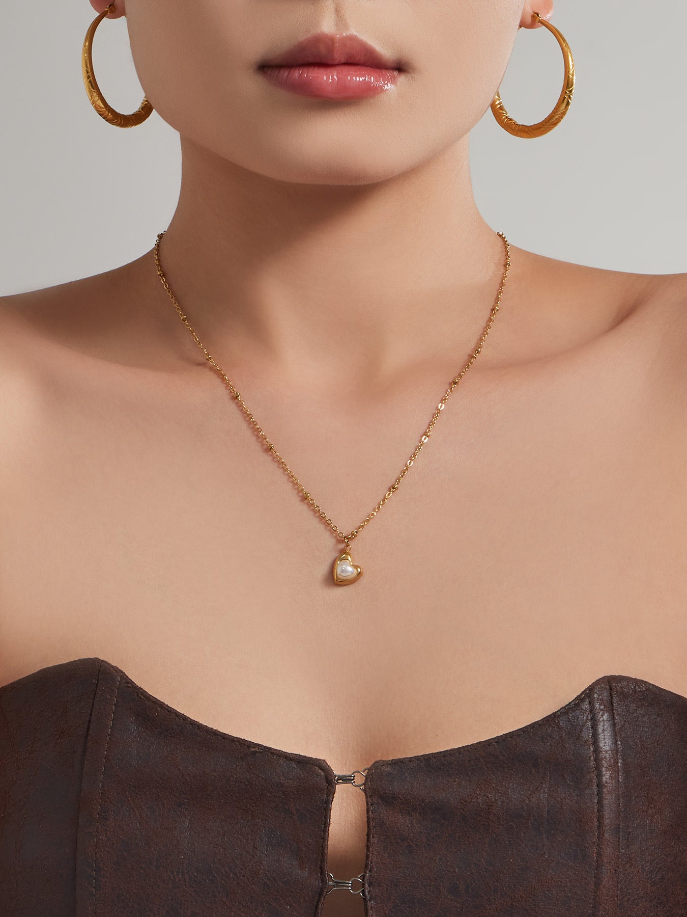 316L Stainless Steel 18K Gold PVD Mother of Pearl Heart Pendant Necklace - Minimalist Gold Heart Mother of Pearl Pendant Necklace Wholesale Stainless Steel Jewelry - Sensitive Skin Friendly - Detail 12