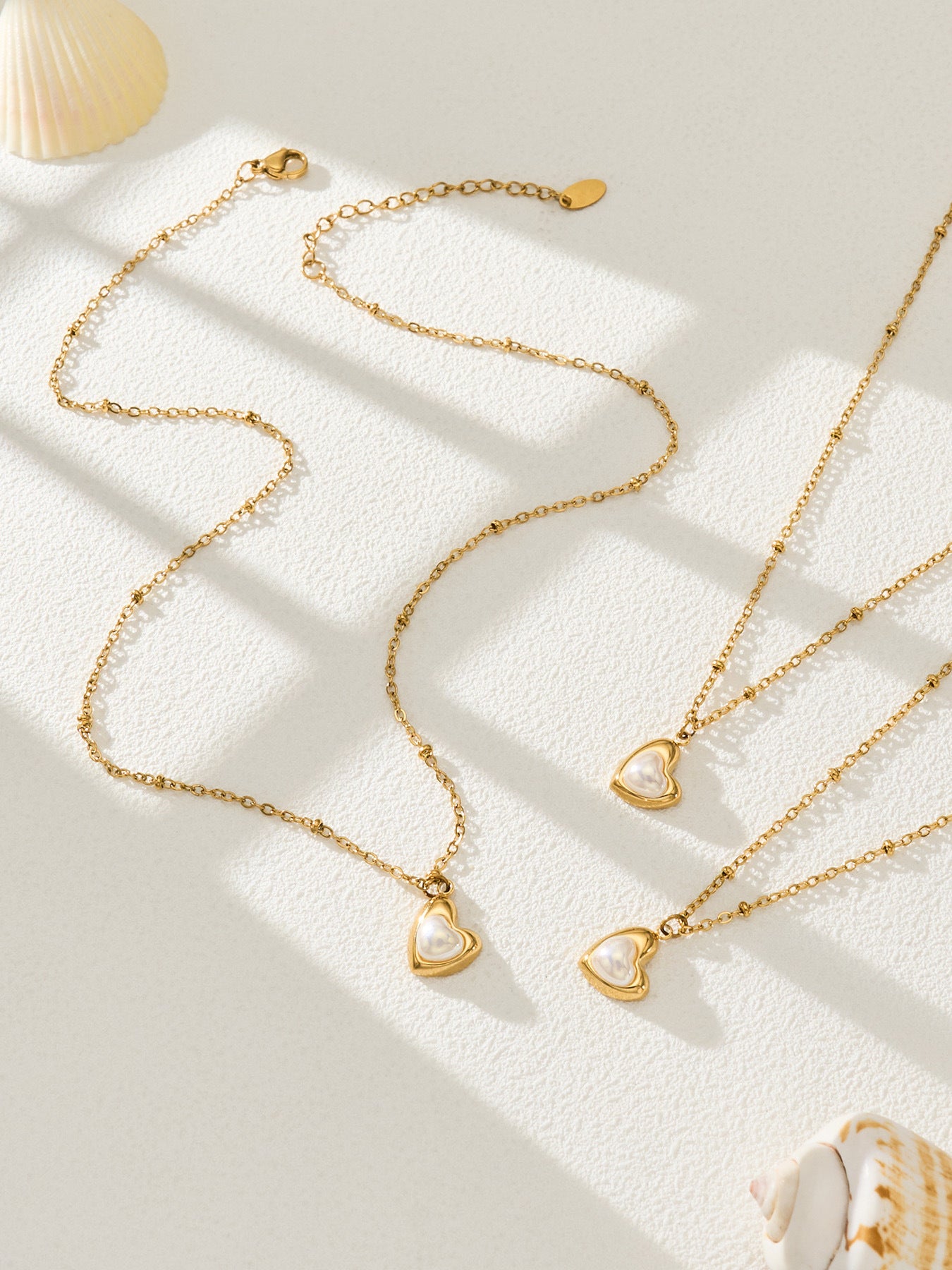 316L Stainless Steel 18K Gold PVD Mother of Pearl Heart Pendant Necklace - Minimalist Gold Heart Mother of Pearl Pendant Necklace Wholesale Stainless Steel Jewelry - Sensitive Skin Friendly - Detail 3