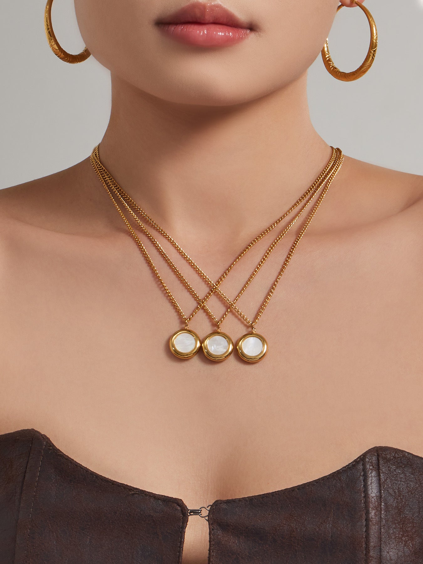 316L Stainless Steel 18K Gold PVD Mother of Pearl Heart Pendant Necklace - Minimalist Gold Heart Mother of Pearl Pendant Necklace Wholesale Stainless Steel Jewelry - Sensitive Skin Friendly - Detail 5
