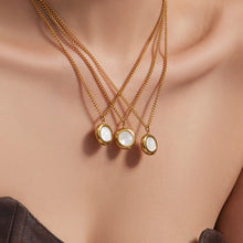 316L Stainless Steel 18K Gold PVD Mother of Pearl Heart Pendant Necklace - Minimalist Gold Heart Mother of Pearl Pendant Necklace Wholesale Stainless Steel Jewelry - Sensitive Skin Friendly - Detail 9