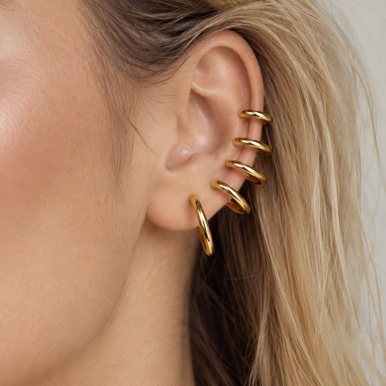 316L Stainless Steel 18K Gold PVD Multicolor Hoop Earrings - Vintage Gold Band Multicolor Hoops Wholesale Stainless Steel Jewelry - Sensitive Skin Friendly - Detail 3