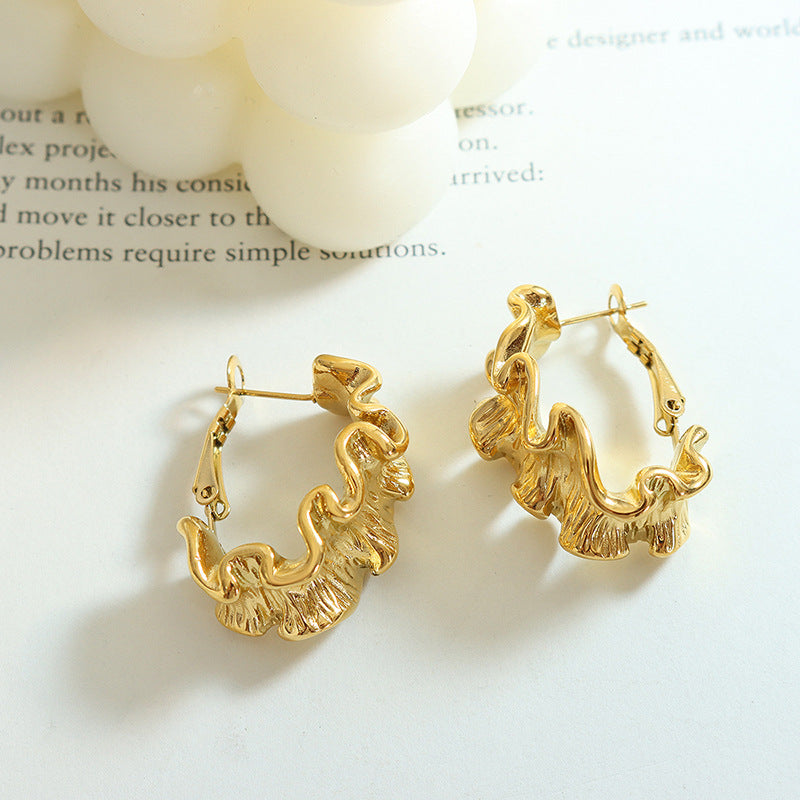 18K Gold PVD Geometric Wrinkled Hoop Earrings Close Up, INS Style Statement Earrings