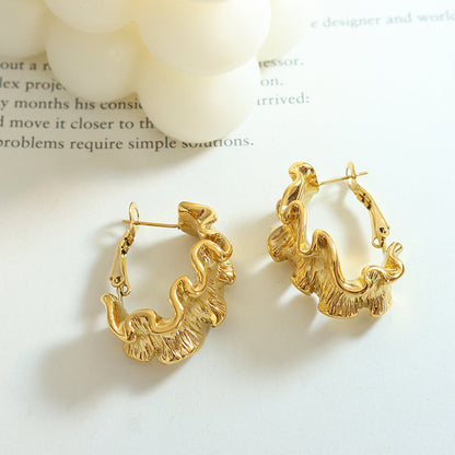 18K Gold PVD Geometric Wrinkled Hoop Earrings Close Up, INS Style Statement Earrings